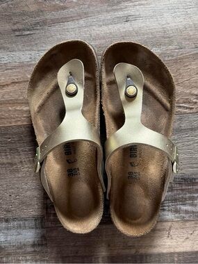 Birkenstock Gizeh Metallic Gold Thong Sandals